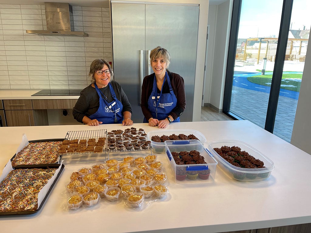 Cheryl_and_Brenda_Baking_Volunteers.jpg (210 KB)